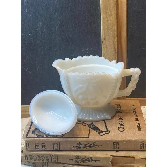 Vintage Westmoreland White Glass Lidded Sugar Bowl Cherries Grapes Vine Design - Picture 3 of 9